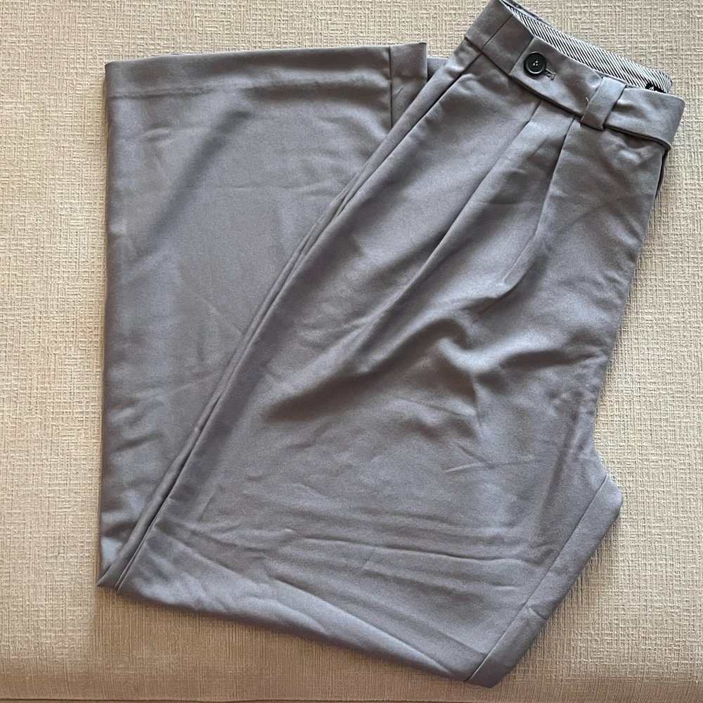 Stradivarius tailored dad pants with button detail in charcoal - Picture 4 of 5